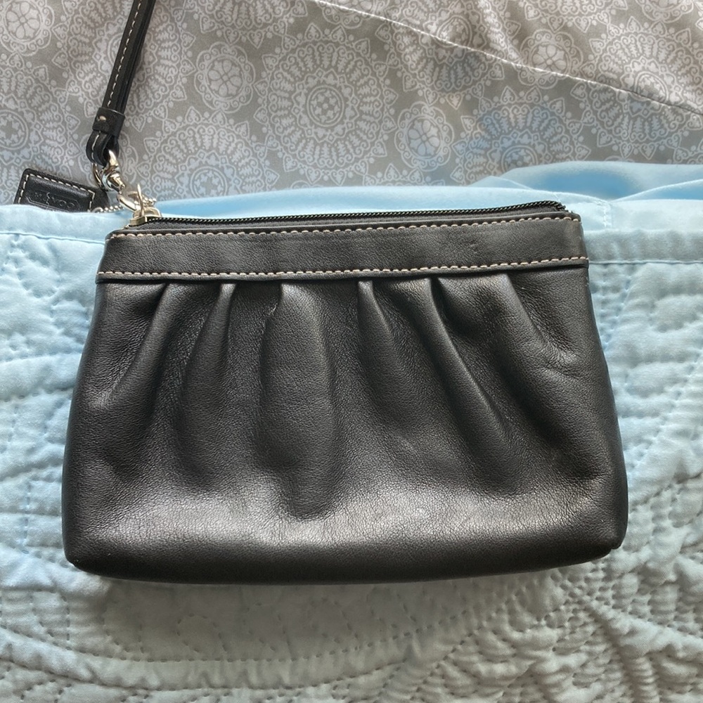 Cute little coach purse!! - Picture 4 of 4